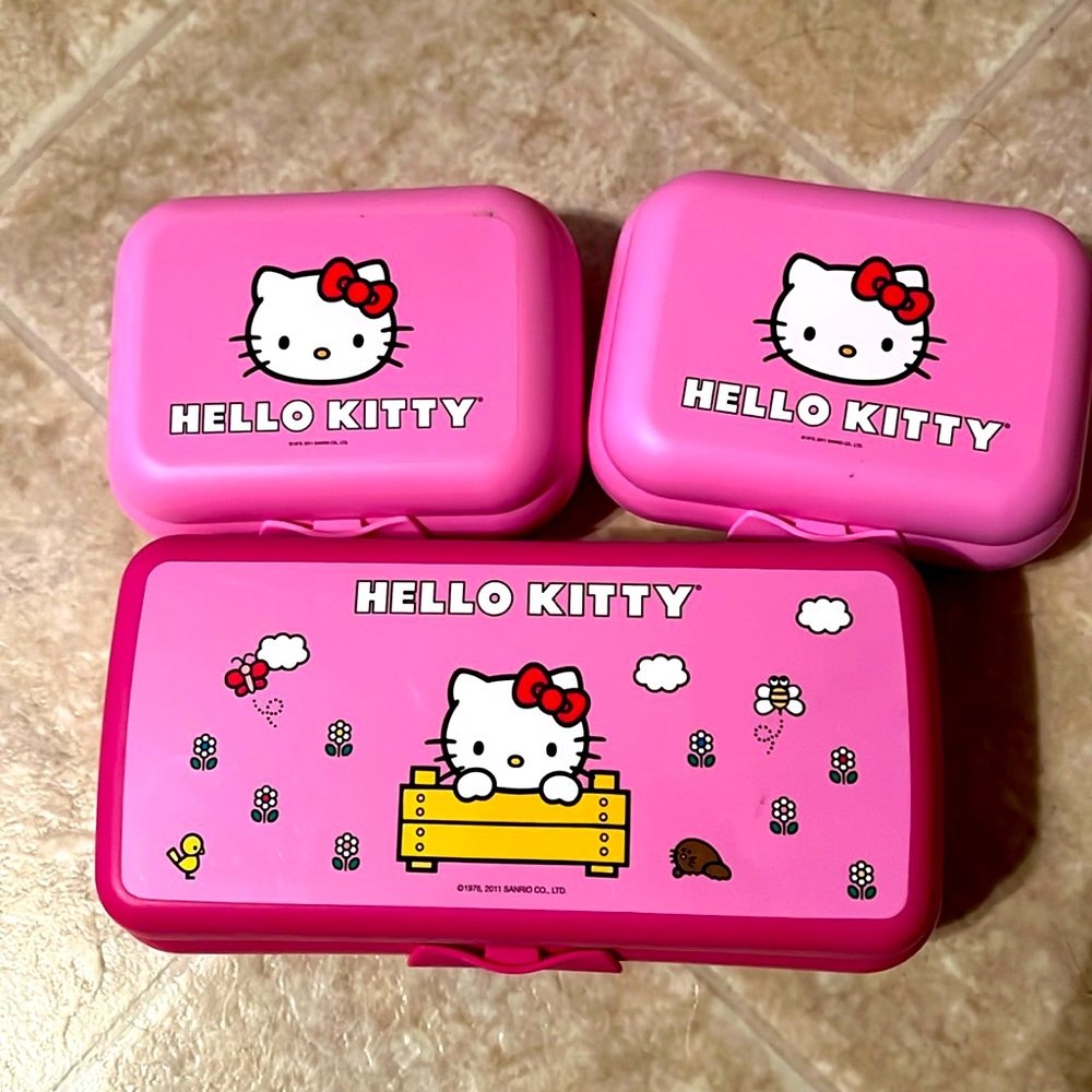 Tupperware Hello kitty set